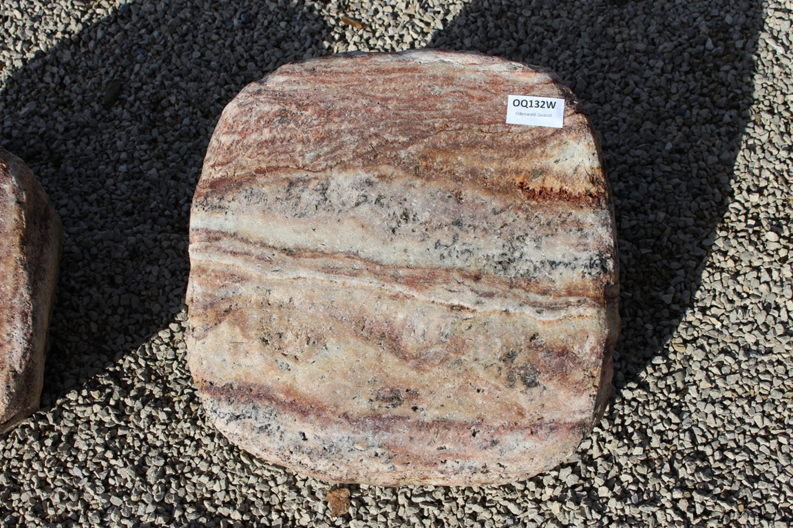 Liegestein aus Odenwald Quarzit ca. 35x38x13cm