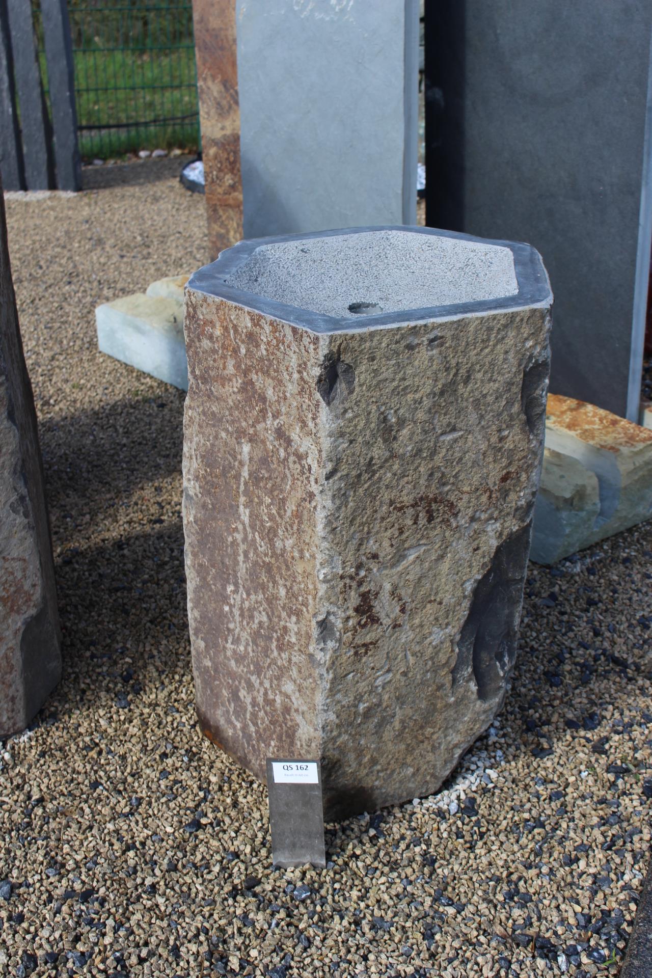 Basaltsäule mit Kelch, gebohrt ca. 60x30-40 cm (H x Ø)