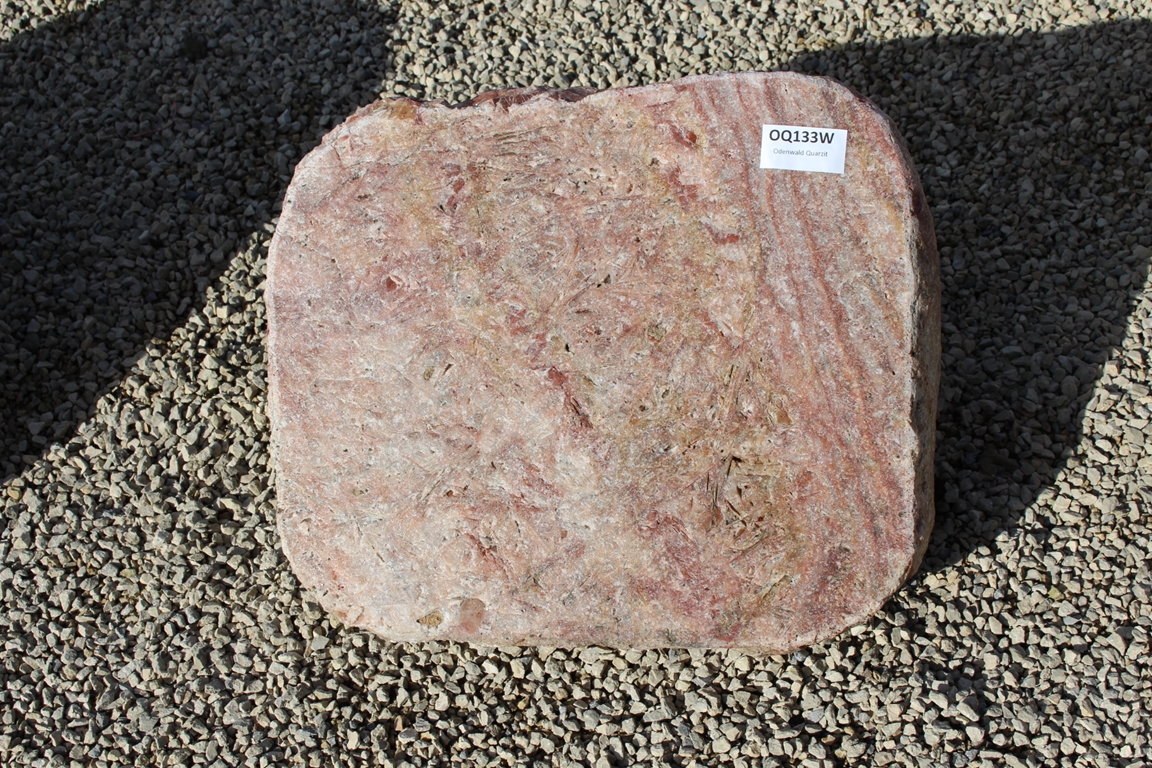 Liegestein aus Odenwald Quarzit ca. 38x32x17cm