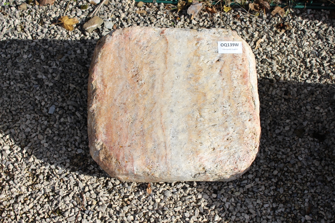 Liegestein aus Odenwald Quarzit ca. 32x28x12cm
