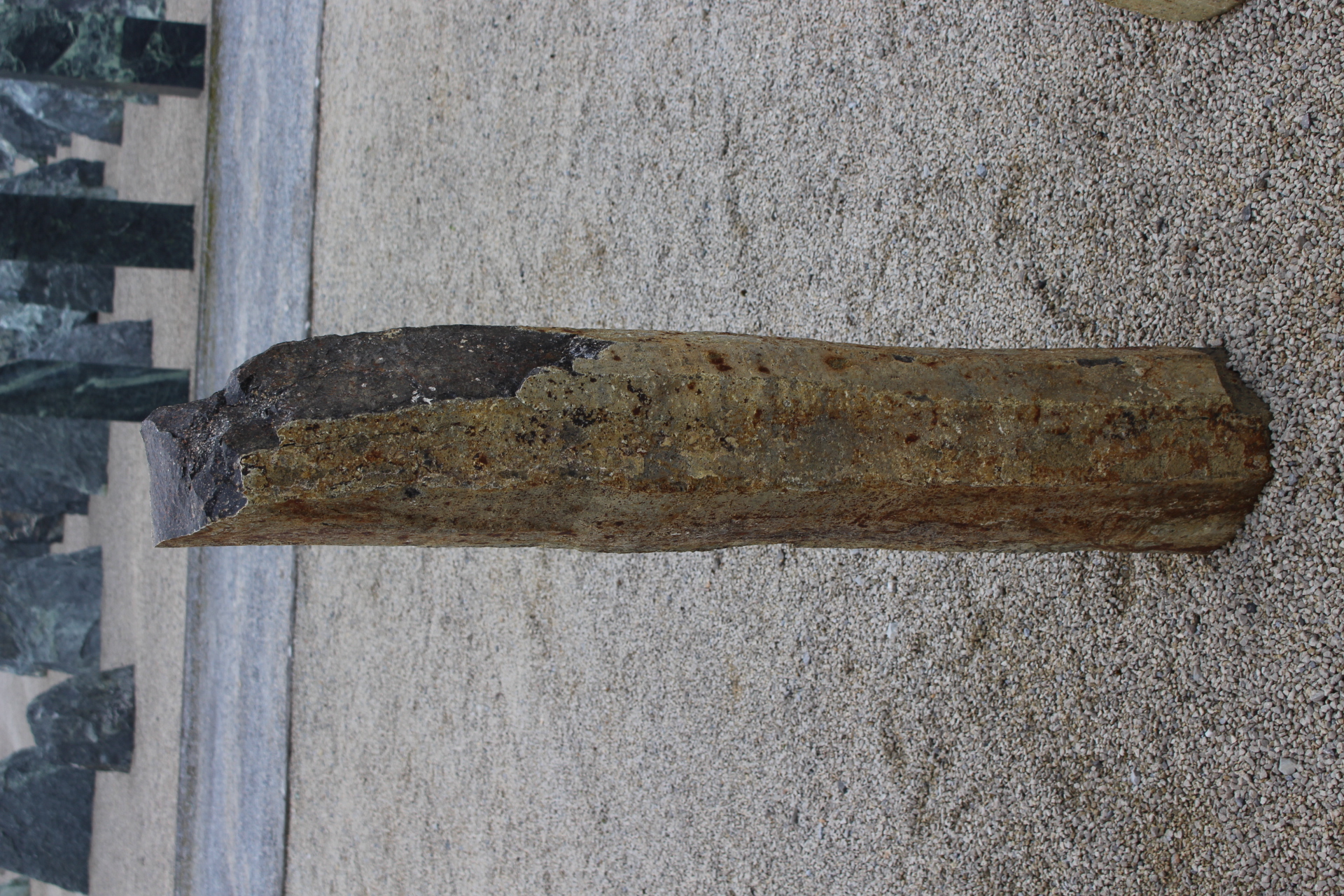 Basaltsäule ca. 22x18x125cm